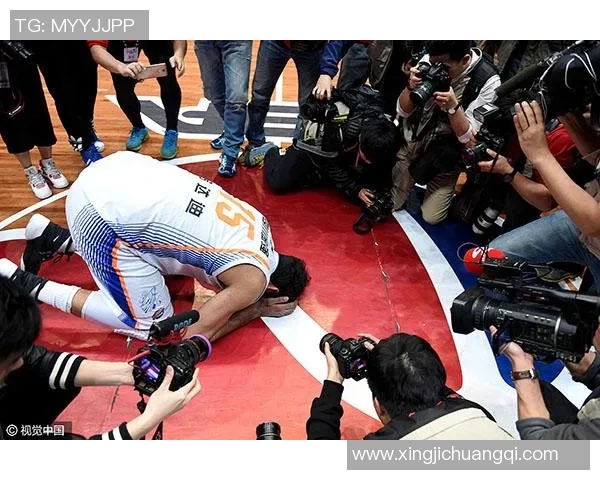 姚明陀螺转身背后的故事与启示：从篮球巨星到社会楷模的蜕变之路